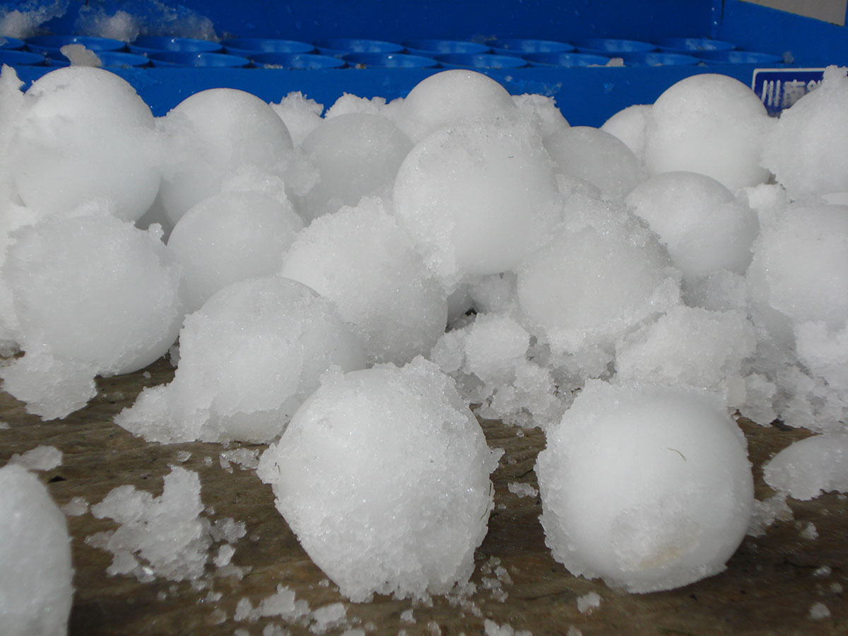 Snow balls made from real snow - Snow Business
