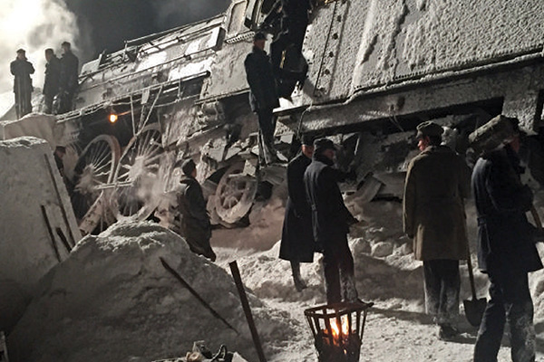 Scene from Murder on the Orient Express with the train fallen off the icy tracks