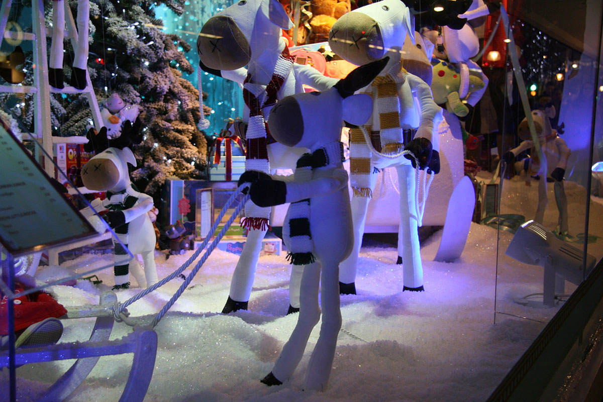 Snow effects for Debenhams window by Snow Business