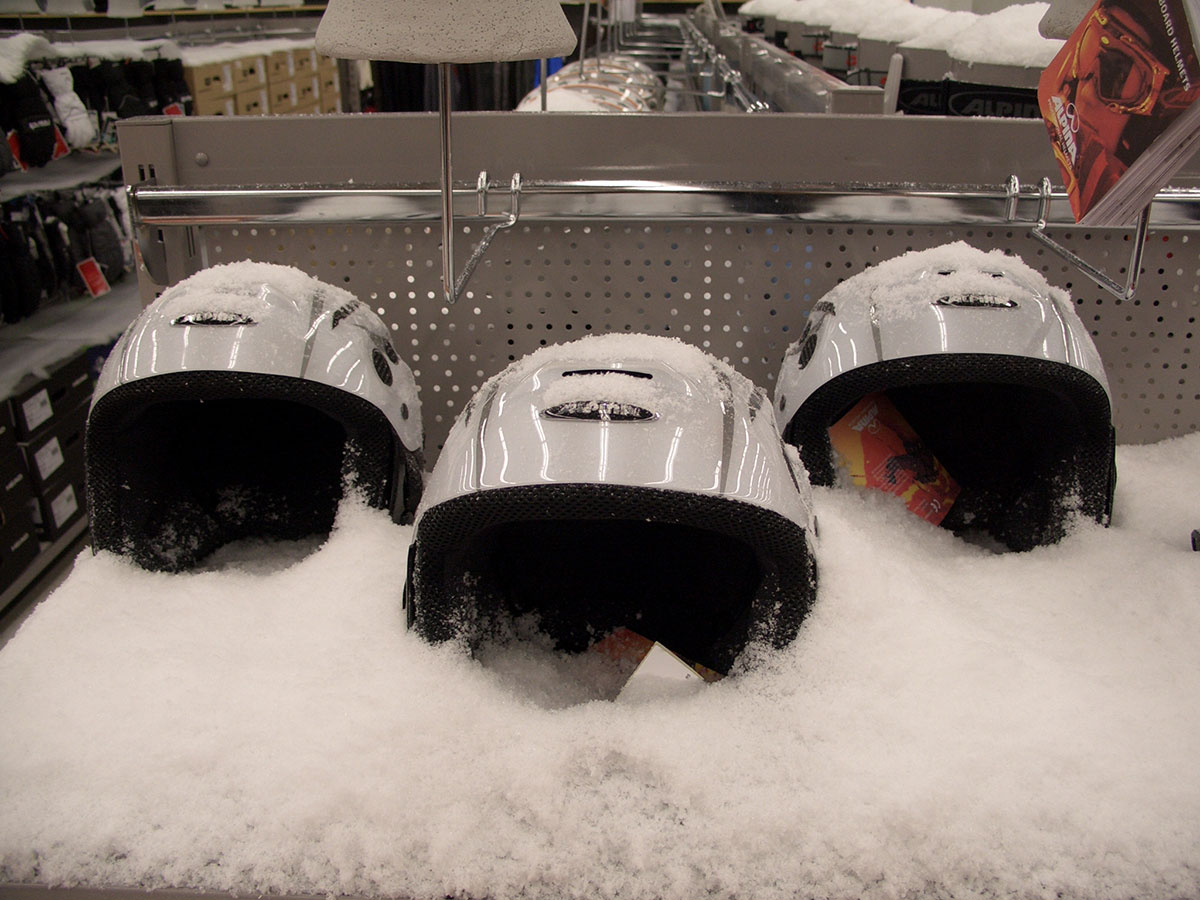 Product display using artificial snow by Snow Business Germany