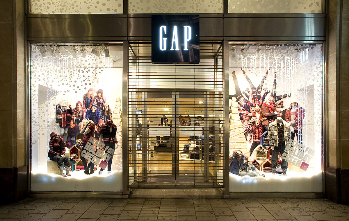 Gap window display using fake snow by Snow Business