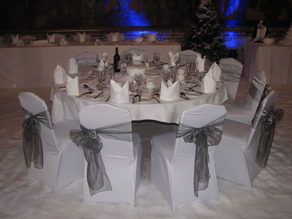 Artifical settled snow effect for a winter wedding by Snow Business